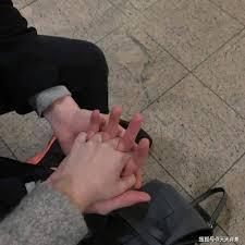 我也可以秒回也可以已读不回背景图